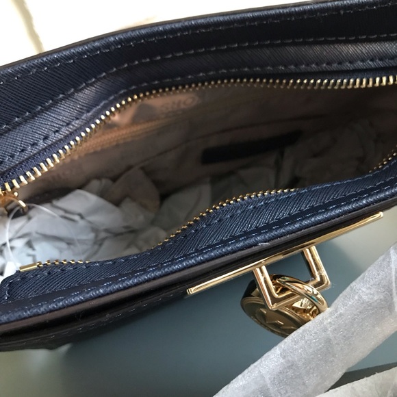 ❌SOLD❌ Michael Kors Hamilton Crossbody Bag - Picture 7 of 8